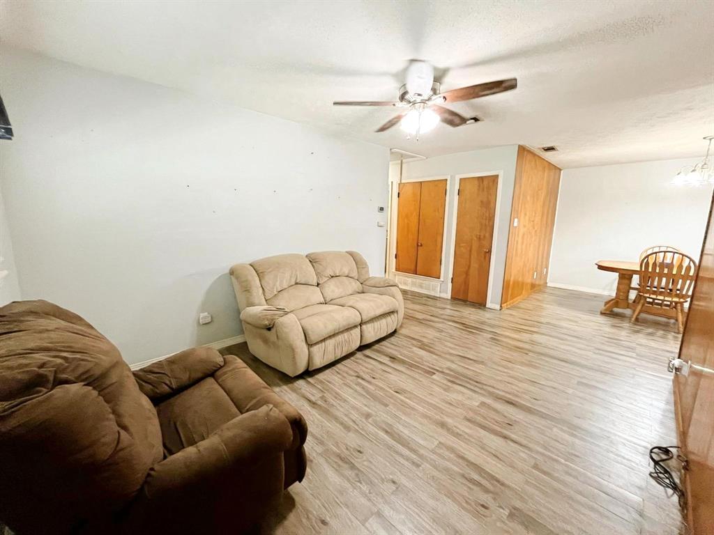 904 Miranda Drive Property Photo 2