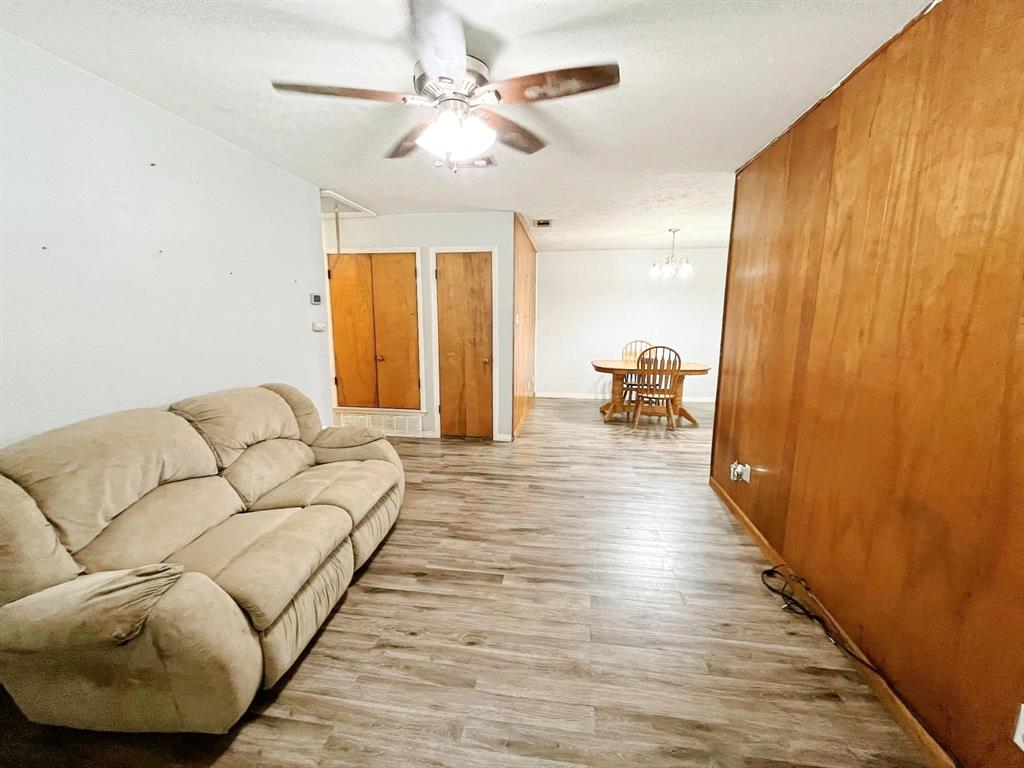 904 Miranda Drive Property Photo 3