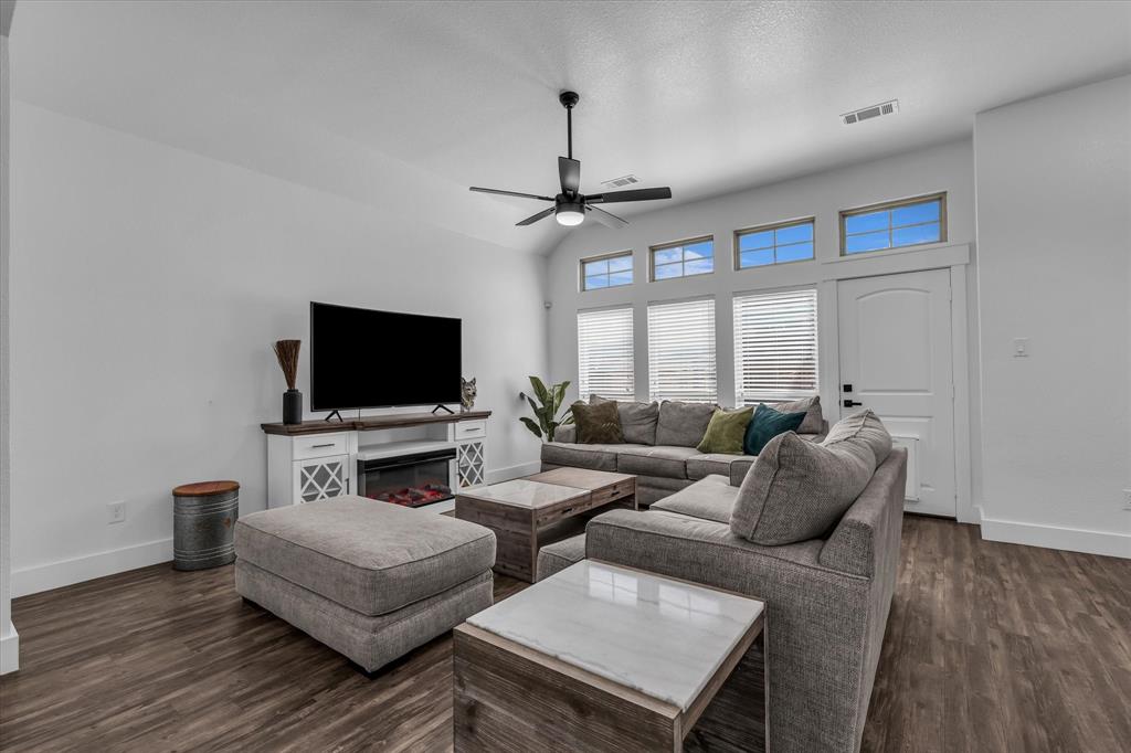 10804 Aurora Drive Property Photo 6