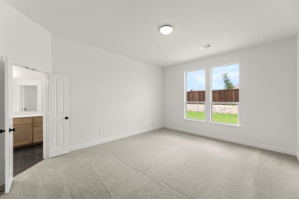 408 Heritage Hill Drive Property Photo 12