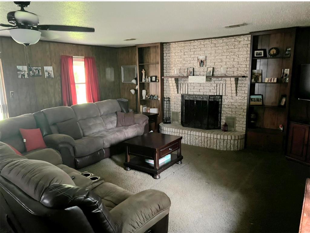 440 S Bois D Arc Street Property Photo 2