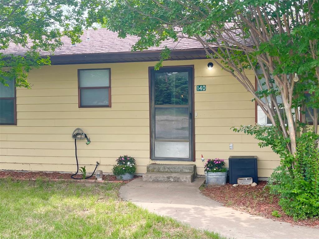 140 S Comanche Drive Property Photo 2