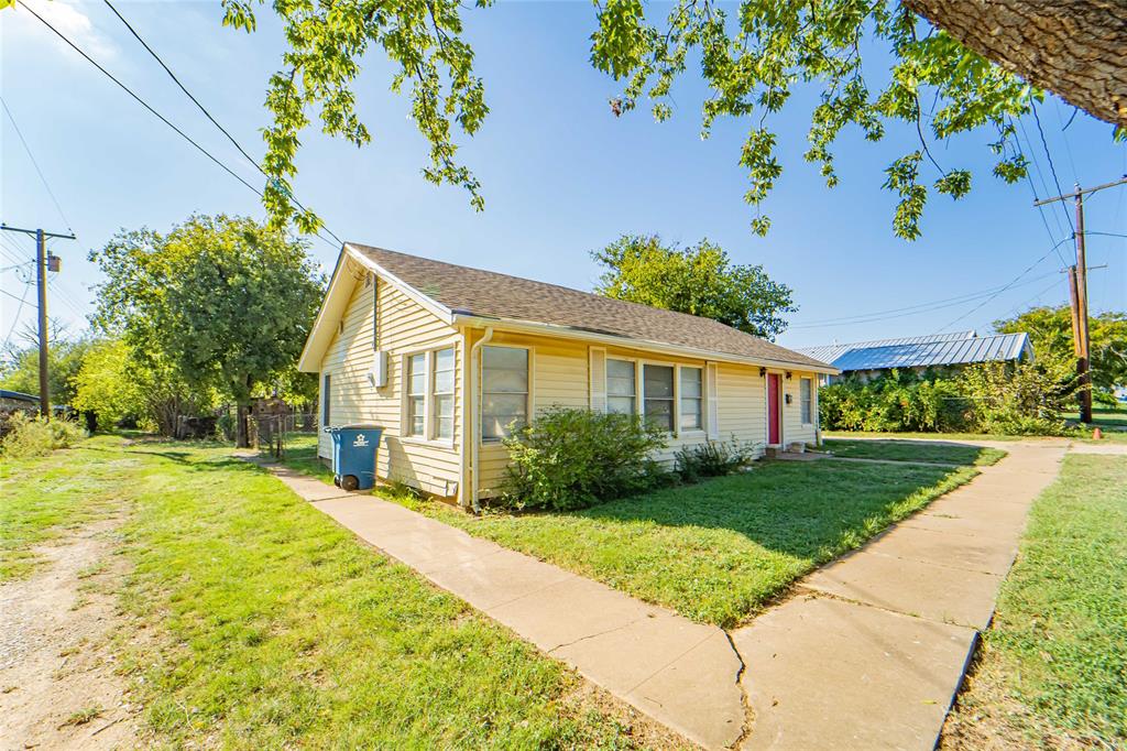 304 N Geneva Street Property Photo 6