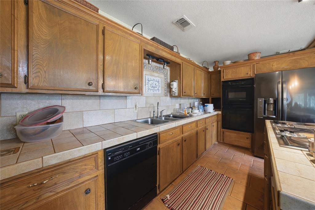 115 Imperial Drive Property Photo 8