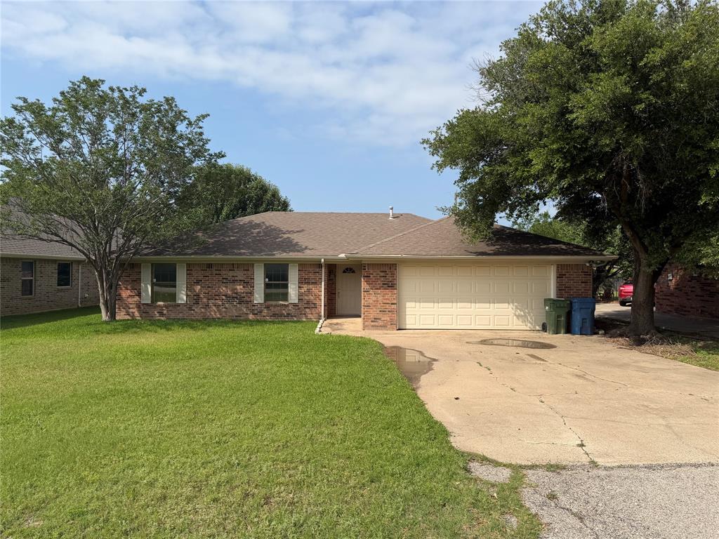 305 Lois Street Property Photo 1