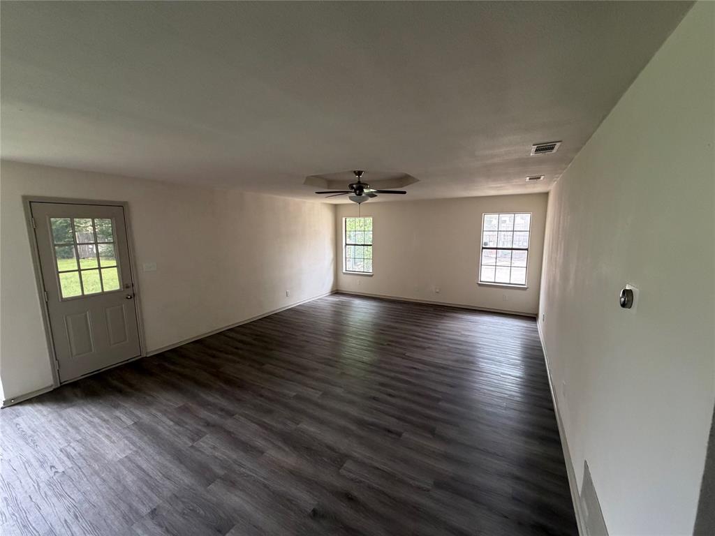305 Lois Street Property Photo 3
