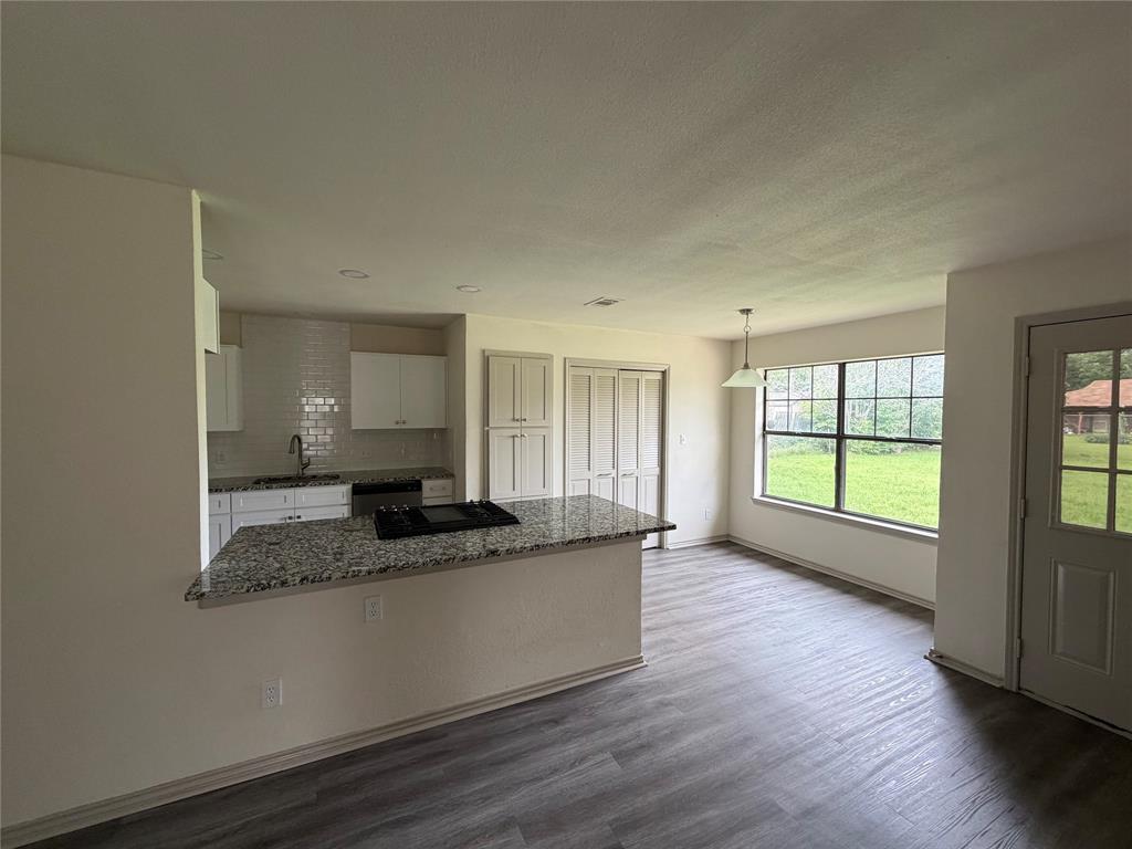 305 Lois Street Property Photo 4