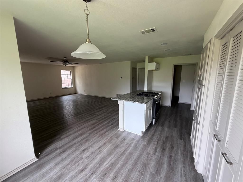 305 Lois Street Property Photo 6