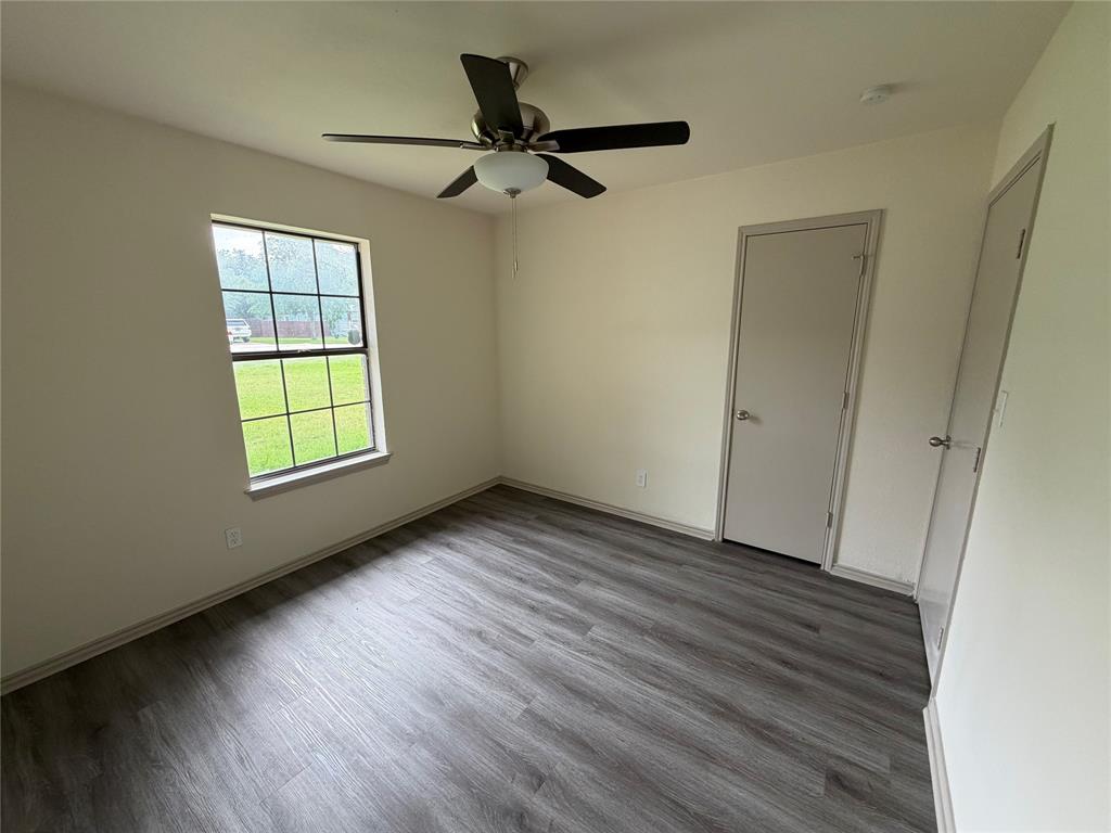 305 Lois Street Property Photo 7