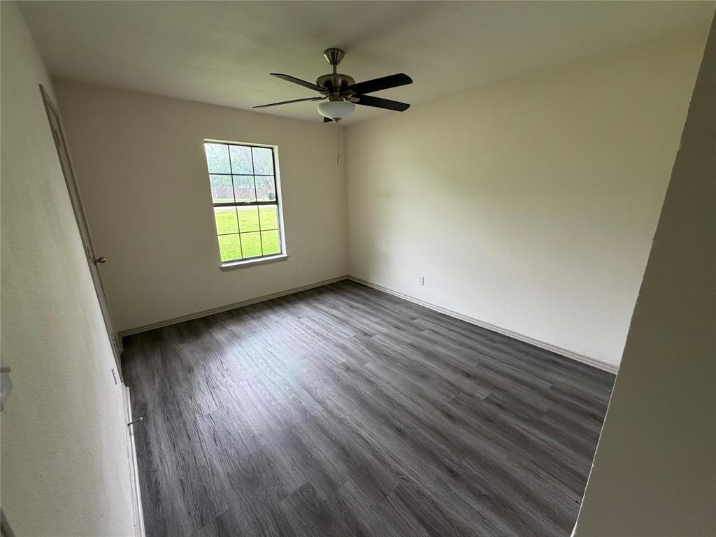 305 Lois Street Property Photo 8