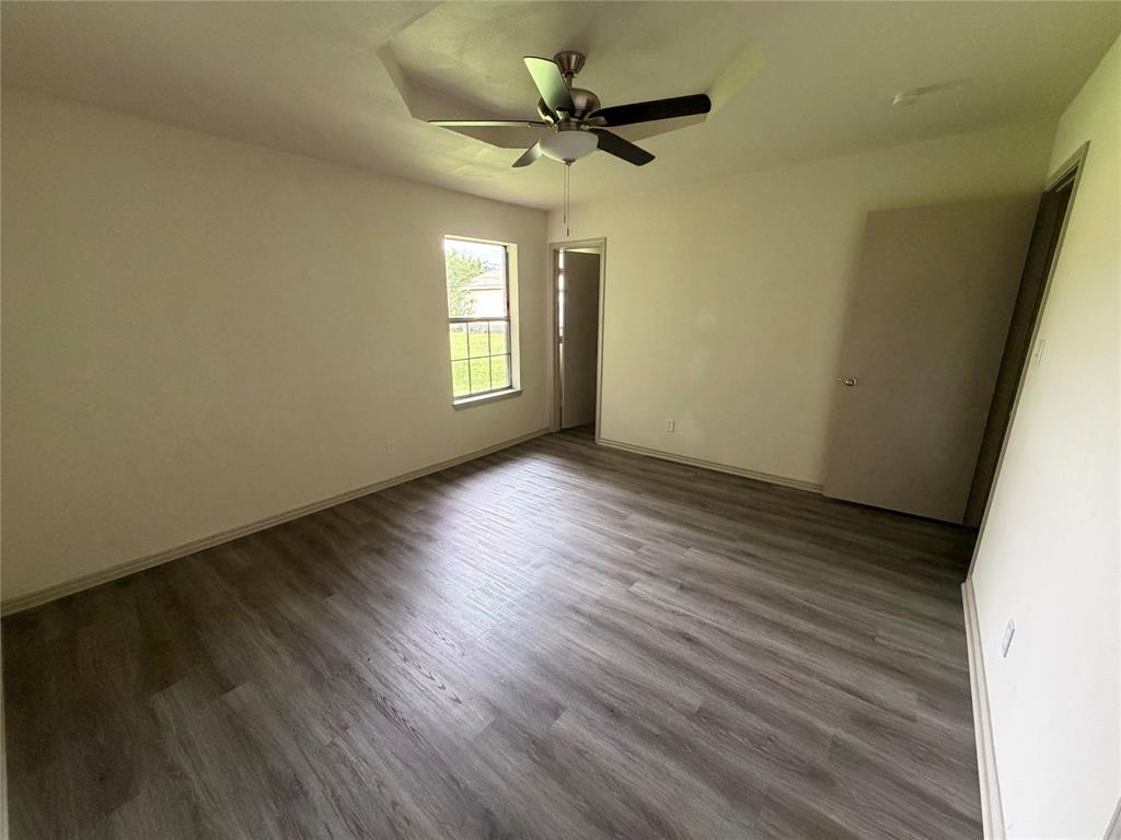 305 Lois Street Property Photo 11