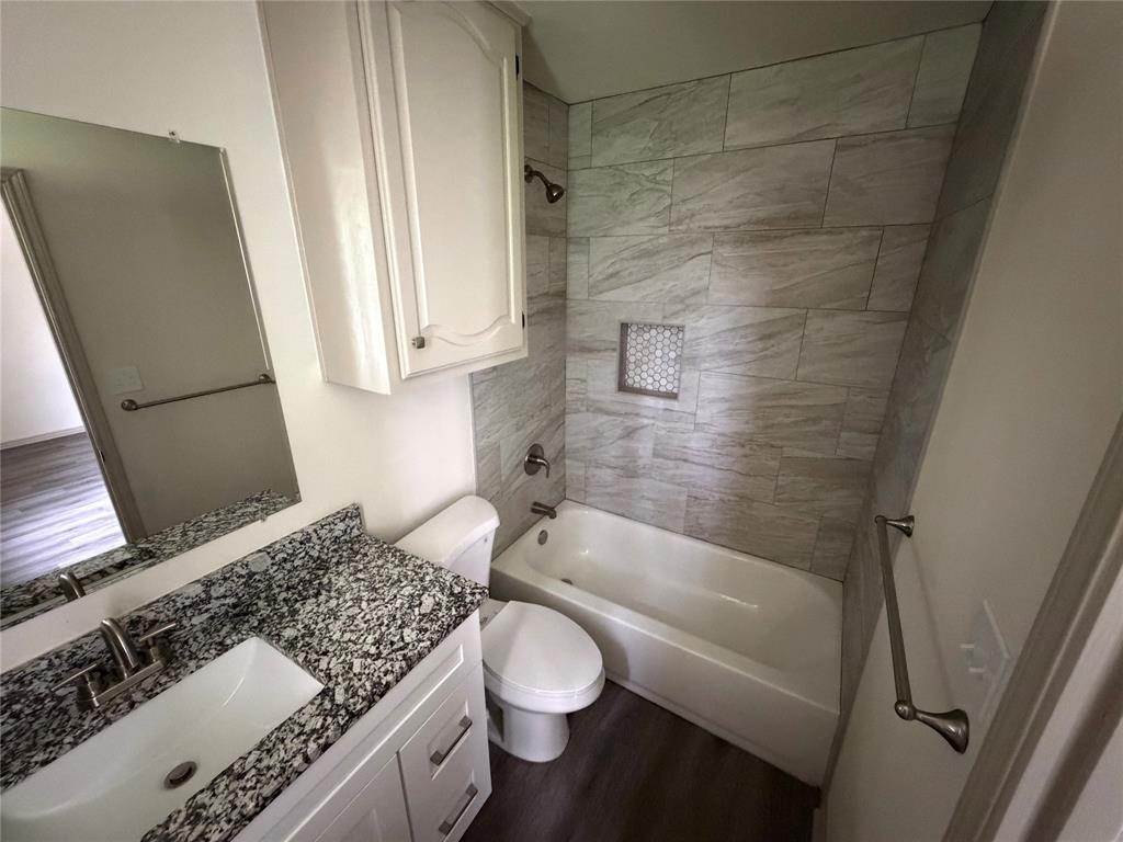 305 Lois Street Property Photo 15