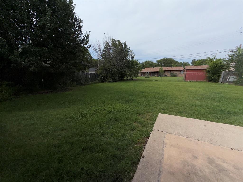 305 Lois Street Property Photo 16