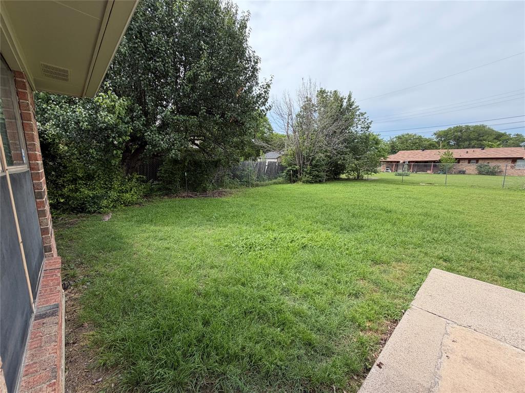 305 Lois Street Property Photo 17
