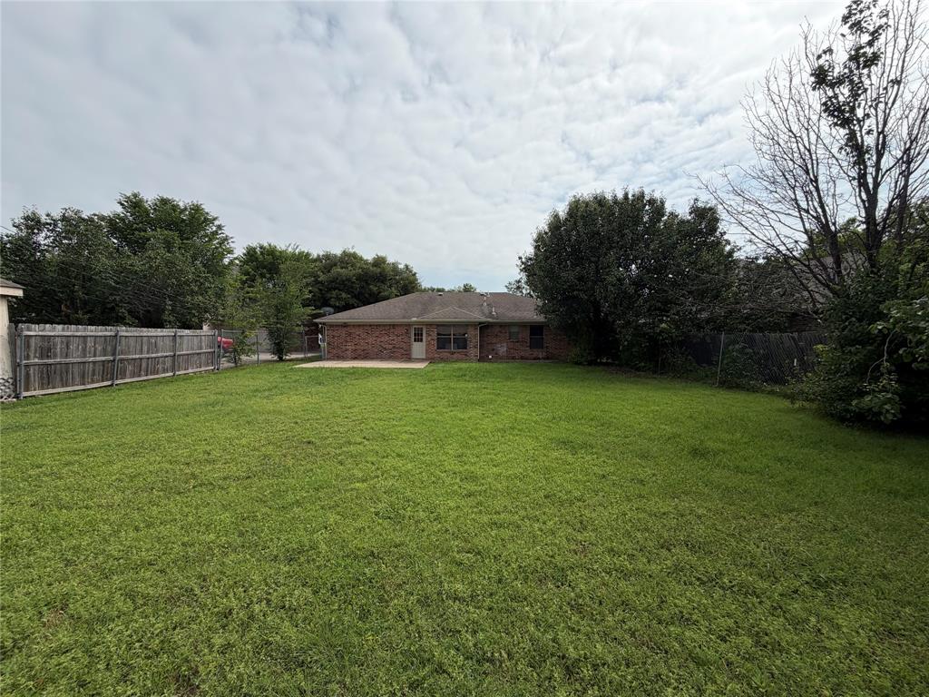 305 Lois Street Property Photo 20