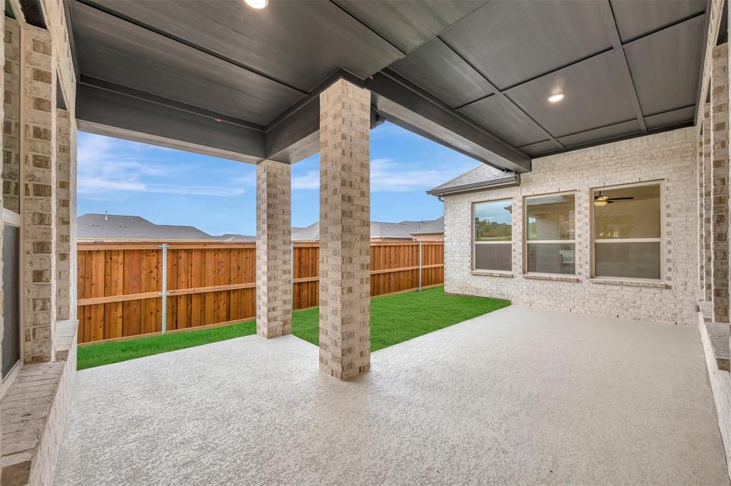 2090 Spotted Fawn Drive Property Photo 2