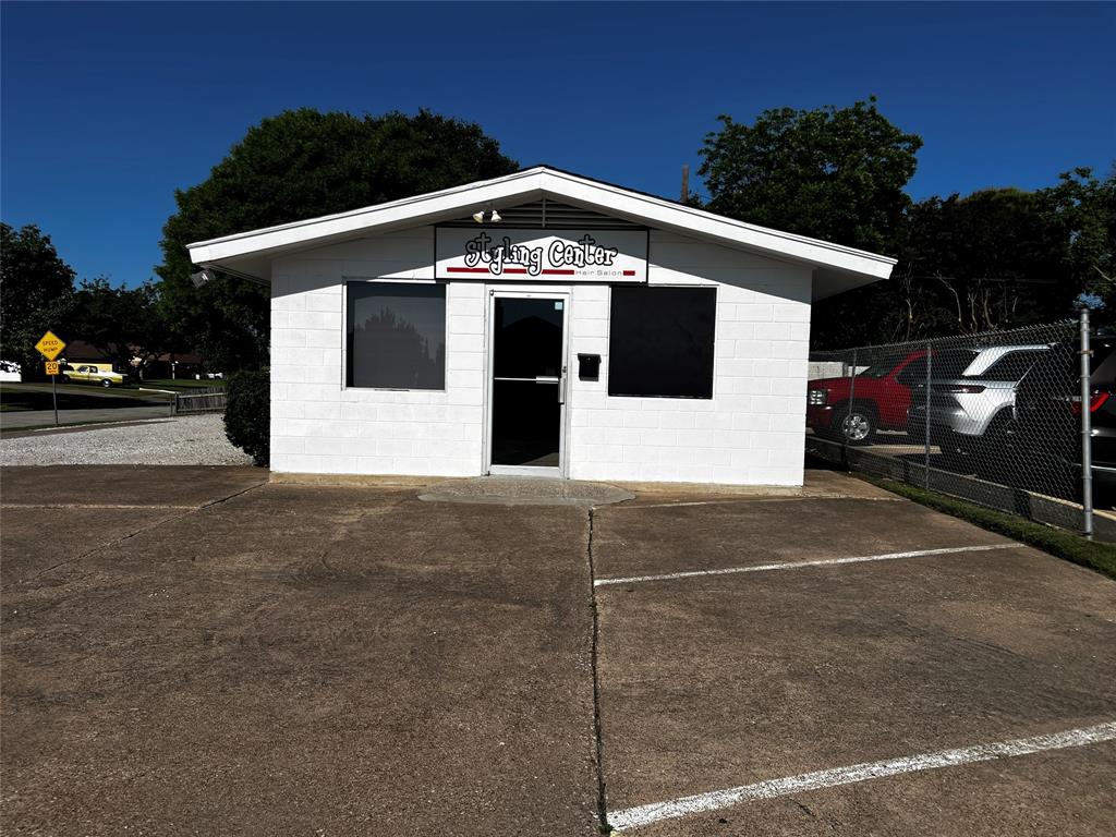 2526 Hillcrest Lane Property Photo 1