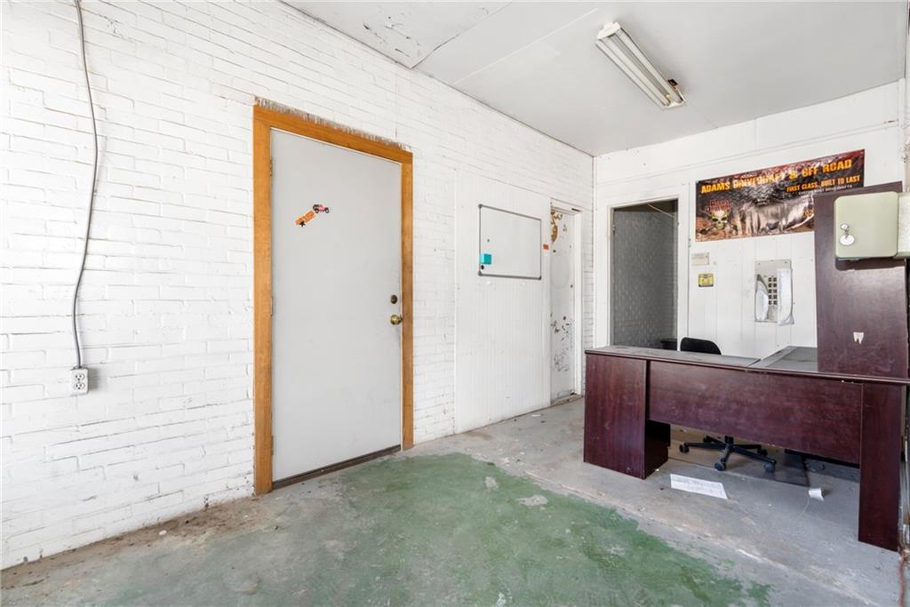 Address Unavailable Property Photo 12