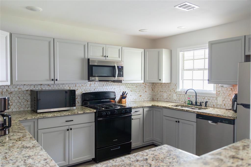 9213 Scotch Pine Drive Property Photo 14