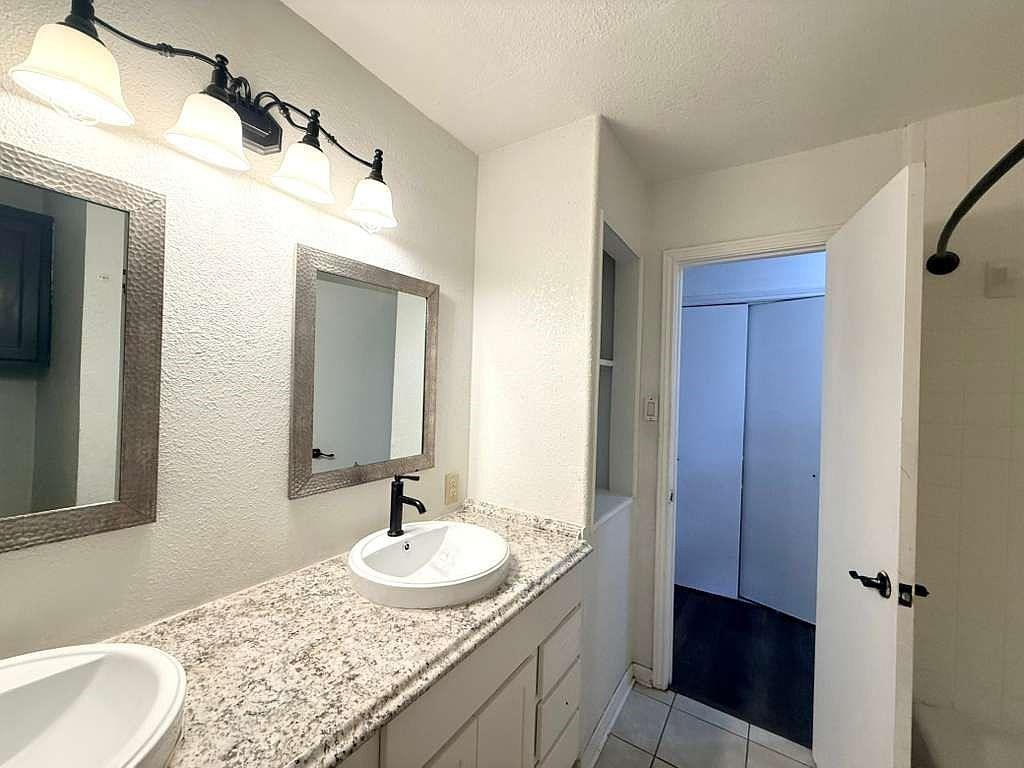 1805 Bristol Cove Property Photo 4