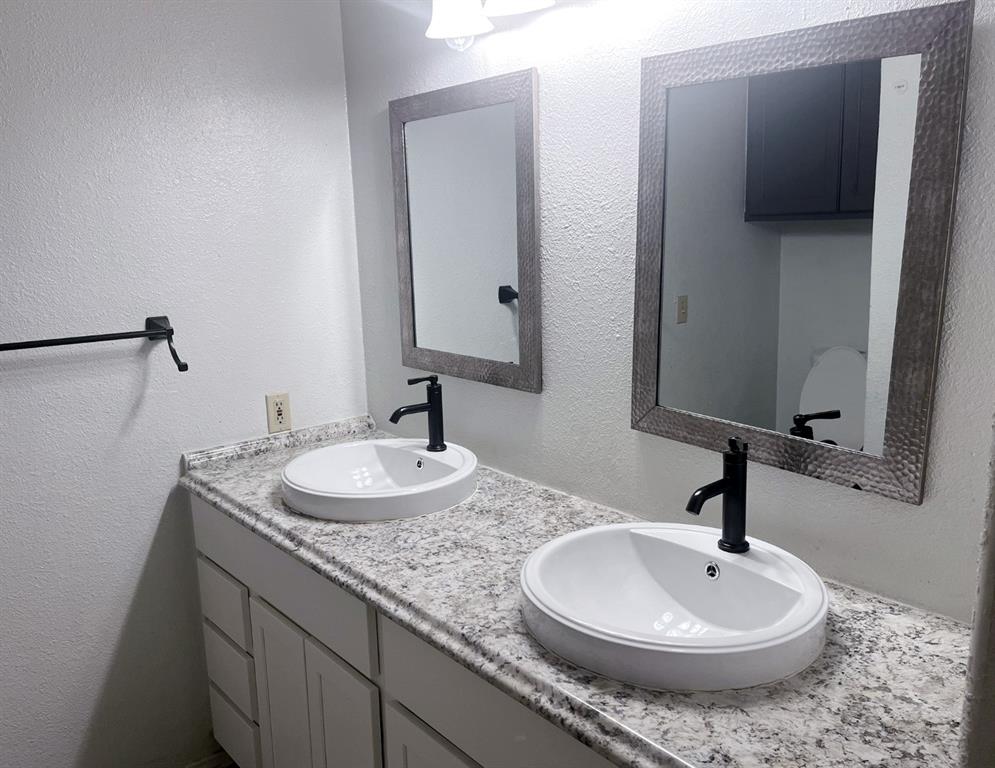 1805 Bristol Cove Property Photo 12