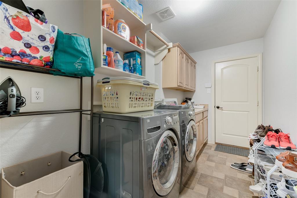 2723 Ponce De Leon Property Photo 32