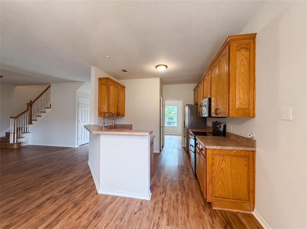 6218 Kingswood Drive Property Photo 8