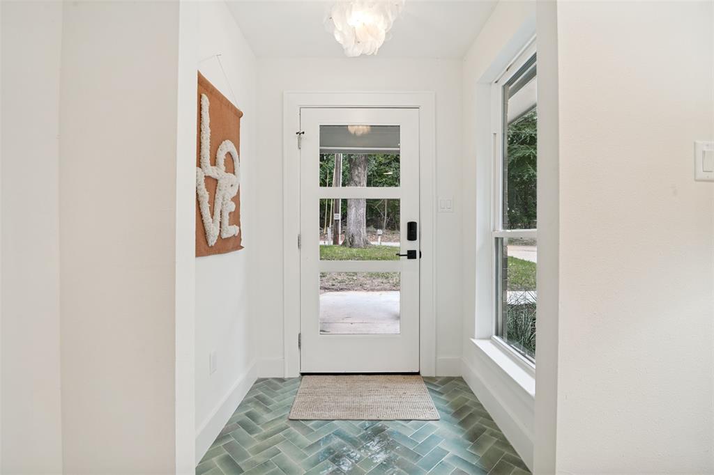 2578 Tanglewood Drive Property Photo 2