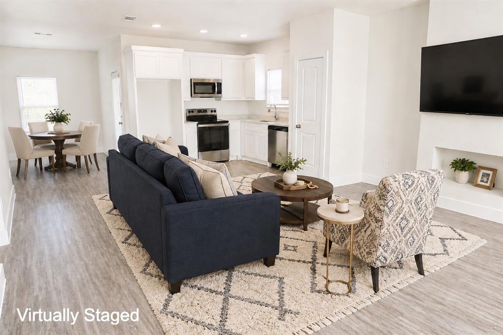 500 Como Property Photo 2