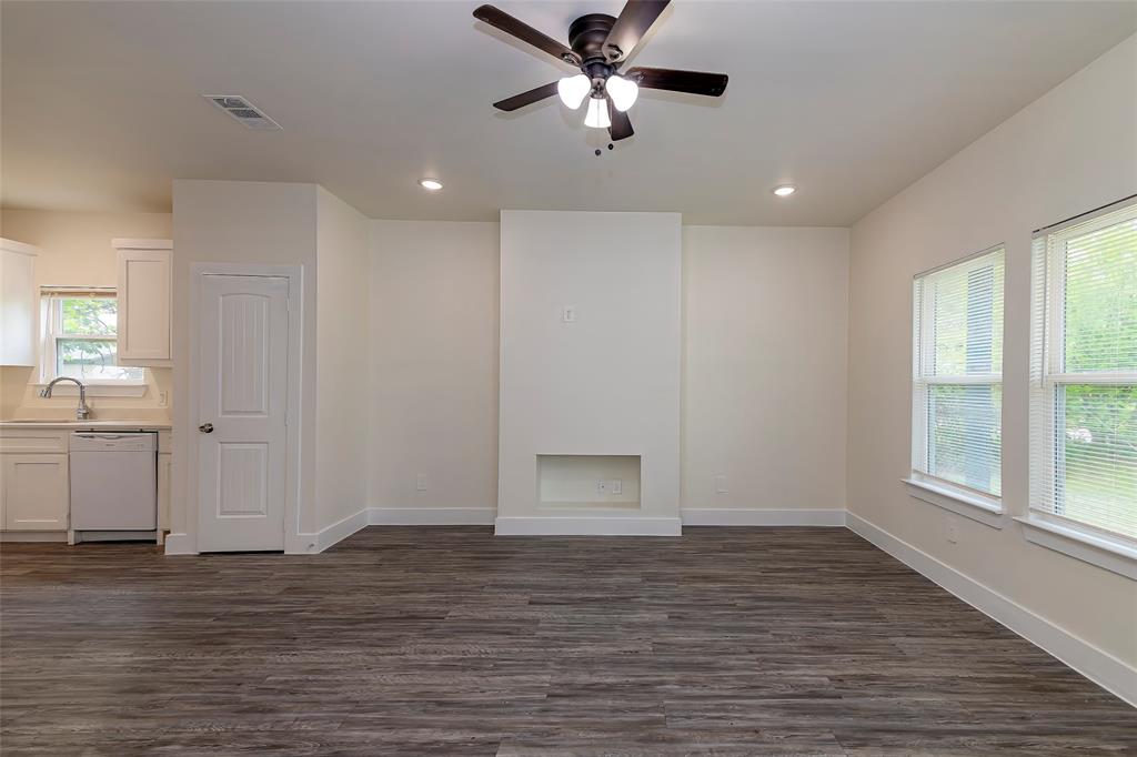500 Como Property Photo 3