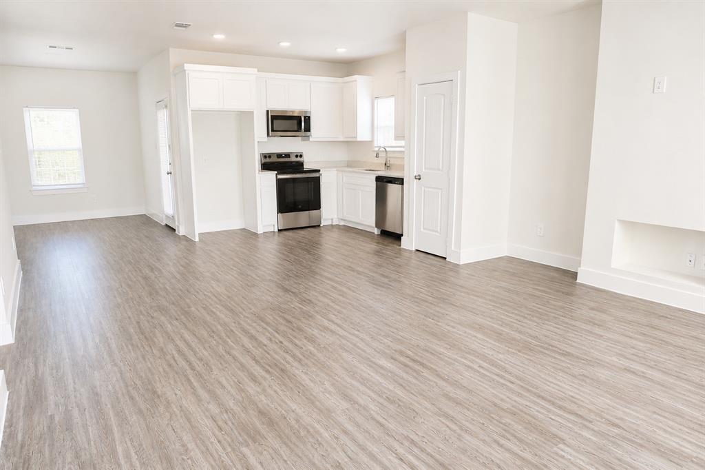 500 Como Property Photo 4