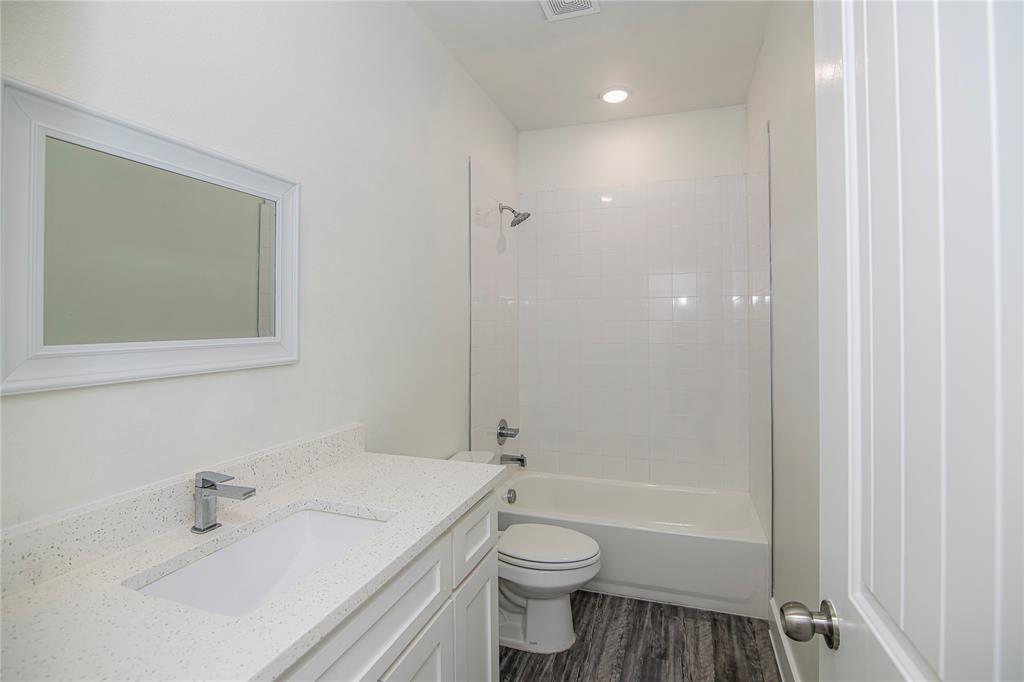 500 Como Property Photo 5