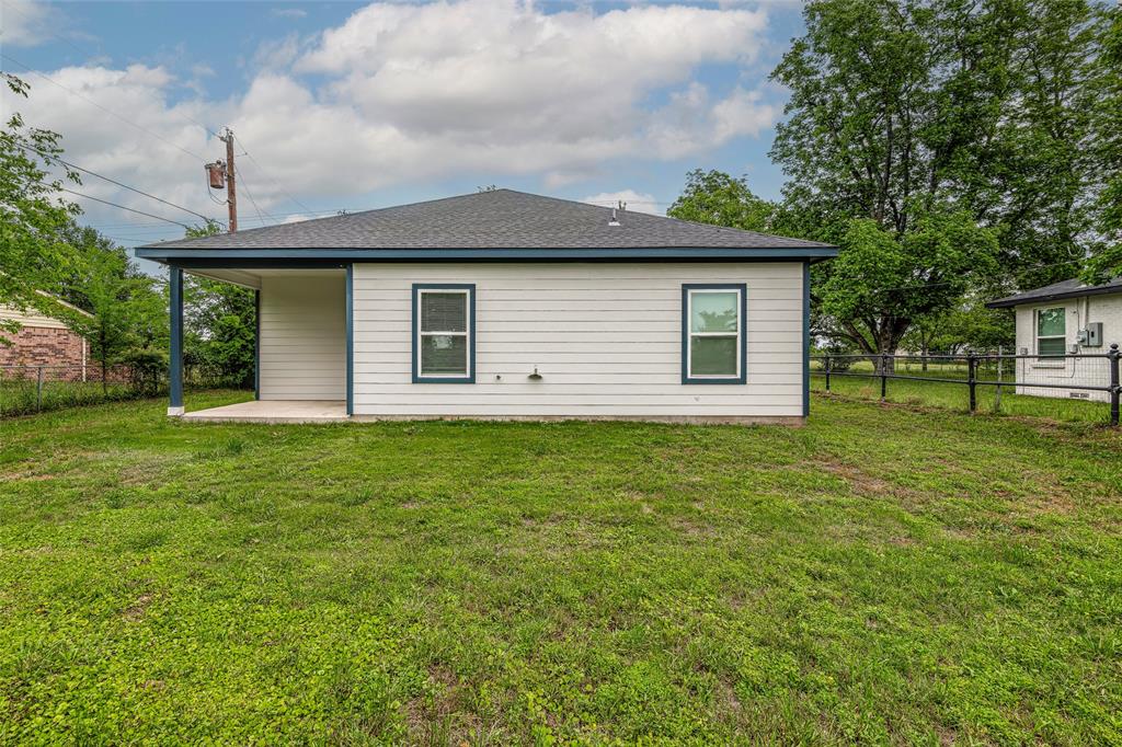 500 Como Property Photo 9