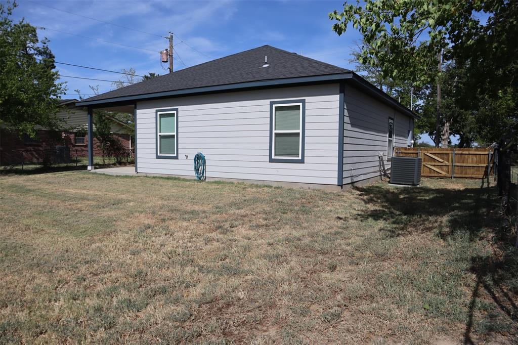 500 Como Property Photo 11