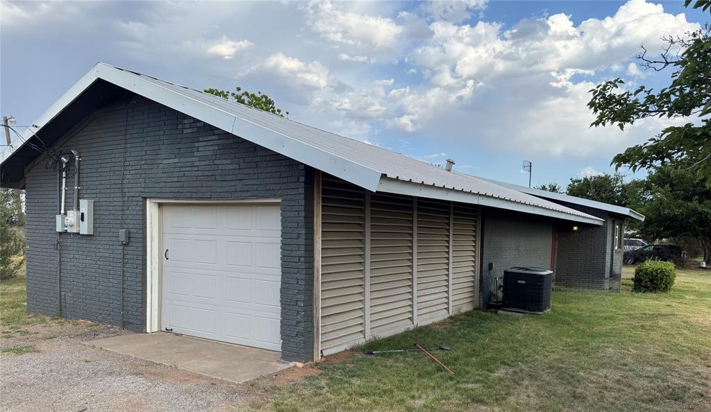 1807 Crowell Highway Property Photo 3
