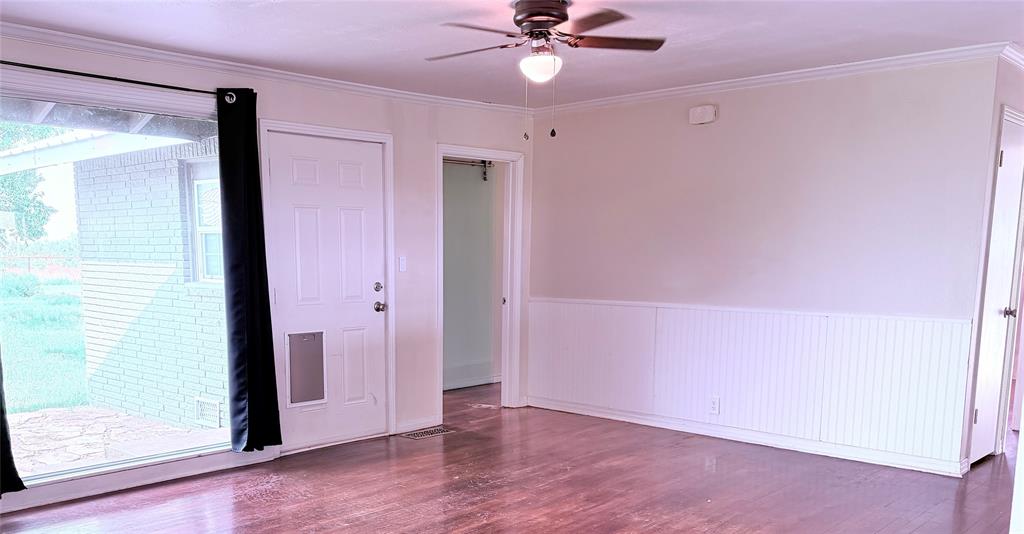 1807 Crowell Highway Property Photo 6