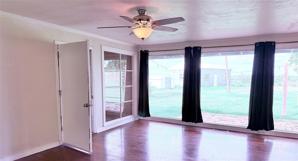 1807 Crowell Highway Property Photo 10