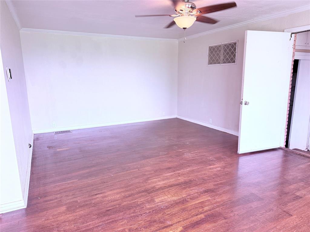 1807 Crowell Highway Property Photo 12