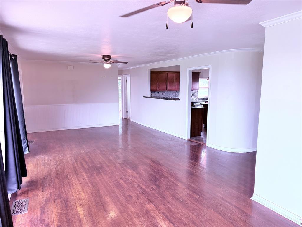 1807 Crowell Highway Property Photo 17