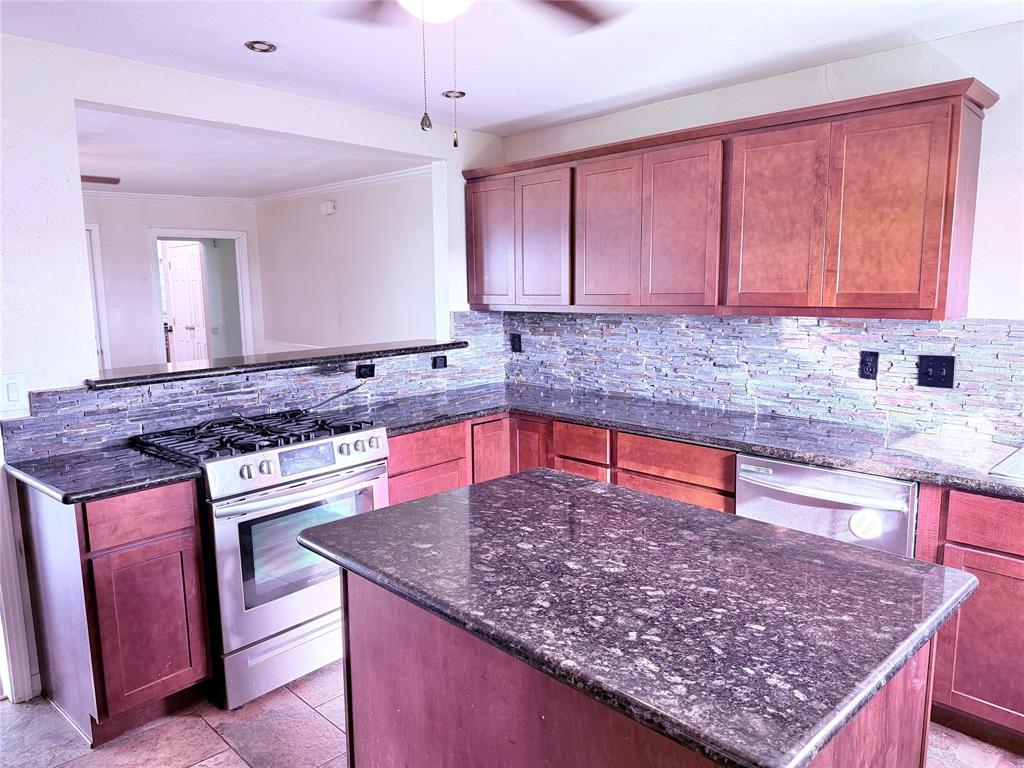 1807 Crowell Highway Property Photo 22