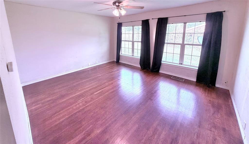1807 Crowell Highway Property Photo 31