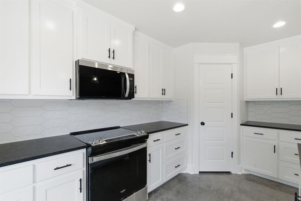 105 Graystone Property Photo 4