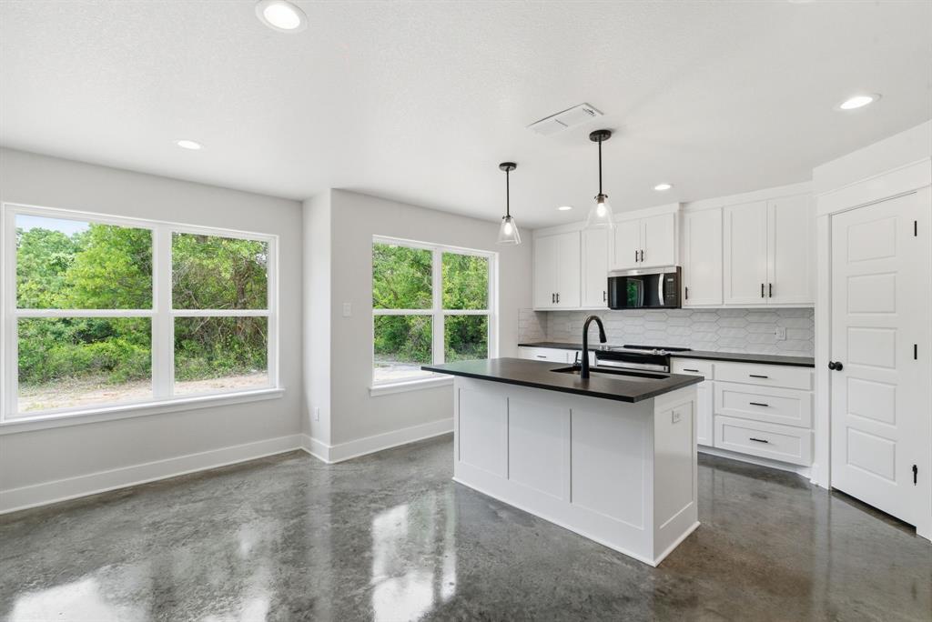 105 Graystone Property Photo 5