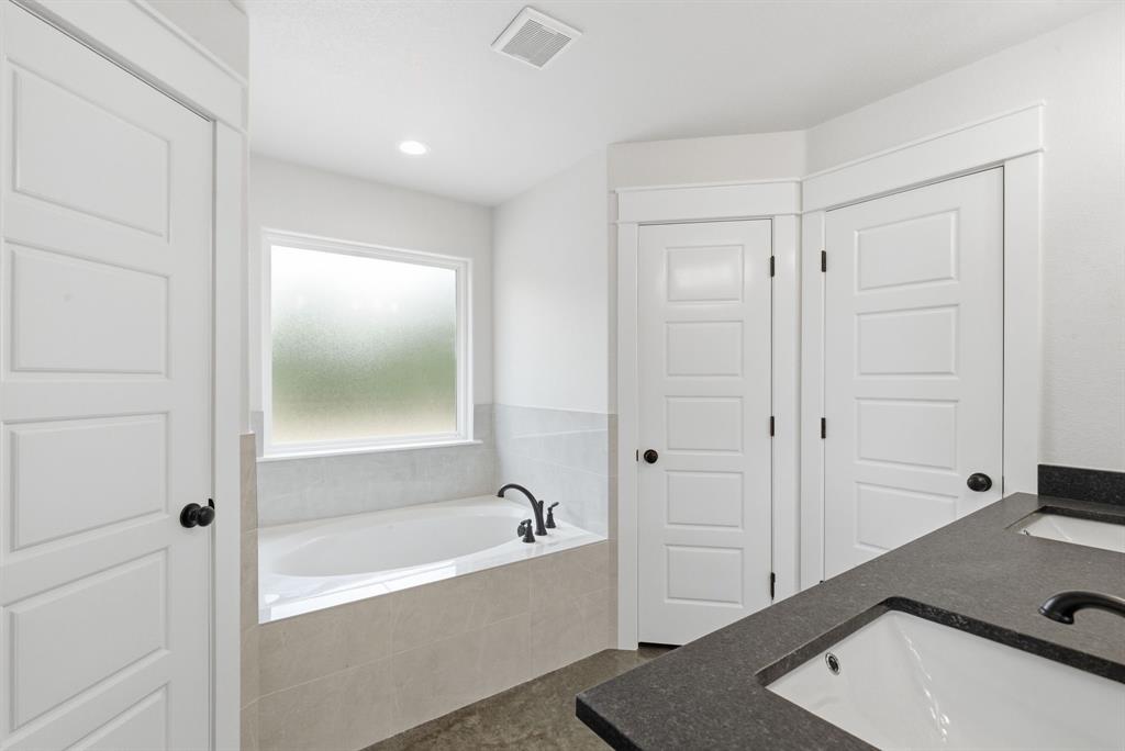 105 Graystone Property Photo 13