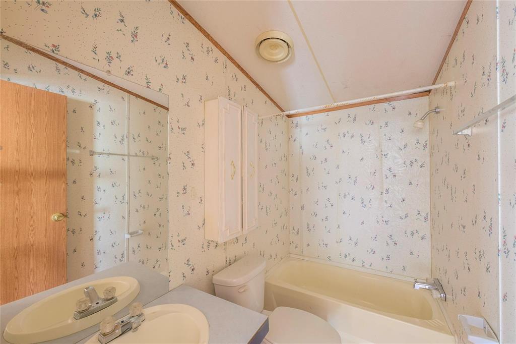 17256 Countrywood Property Photo 18