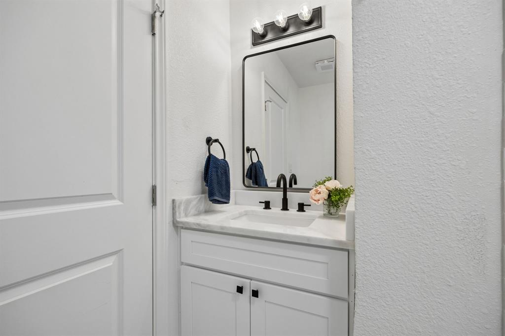 806 N Ruddell Street Property Photo 24