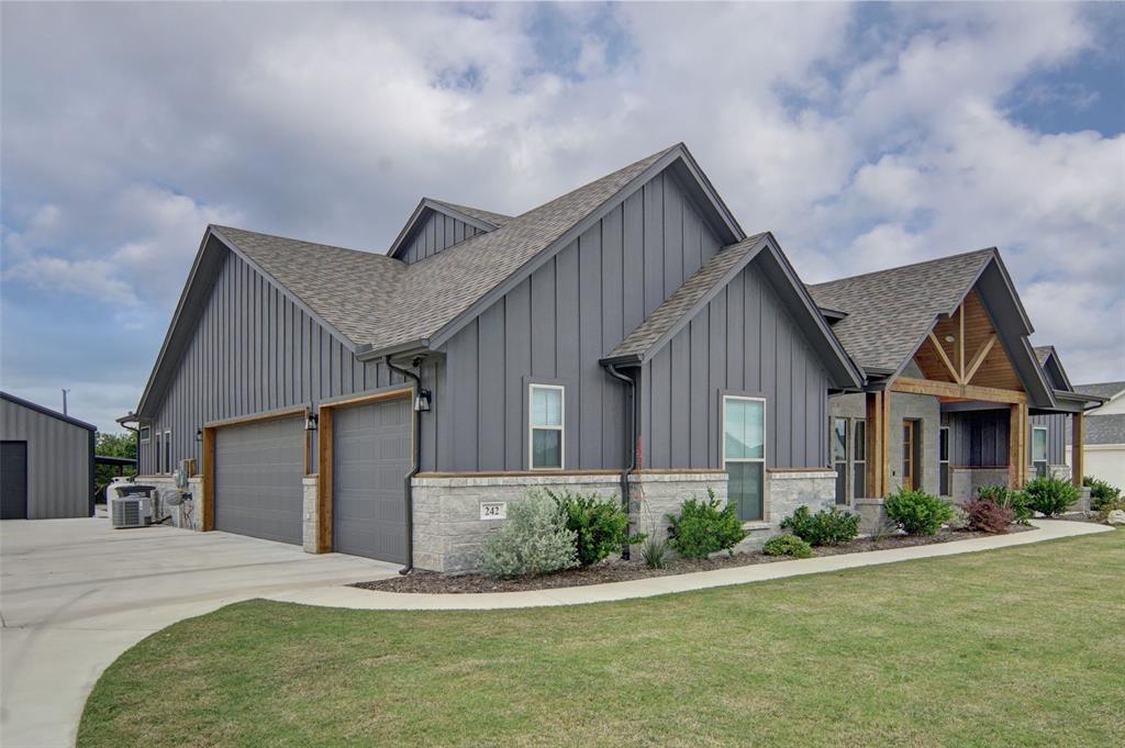 242 Coalson Crossing Property Photo 4
