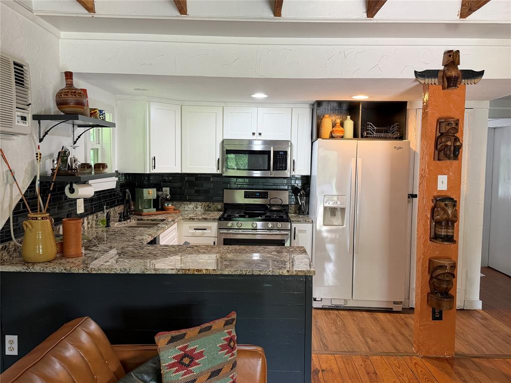 111 Apache Trail Property Photo 3