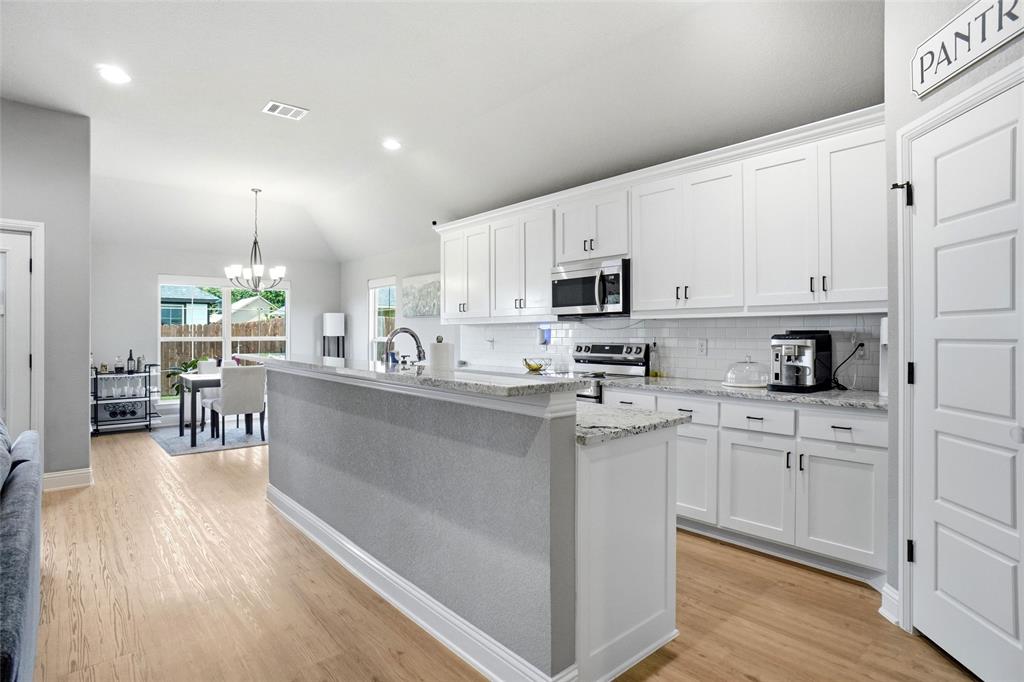 214 Clover Circle Property Photo 4
