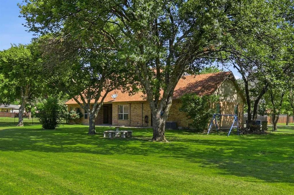 108 S Walnut Street Property Photo 7